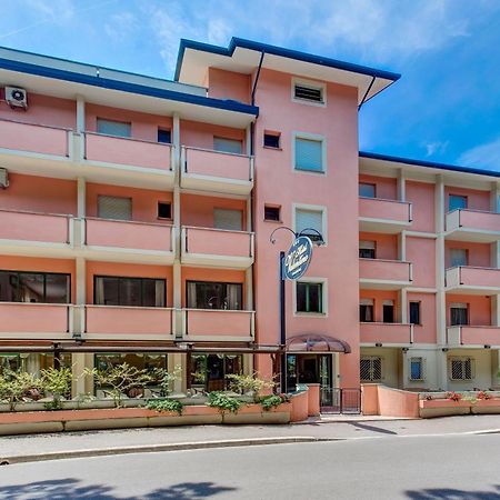 Hotel Valentino Pinarella Dış mekan fotoğraf